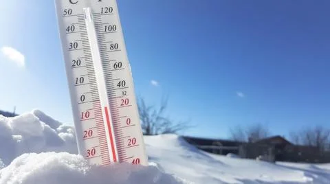 Thermometer in winter in the cold on snow and analyzes low negative air tempe Stock Photos