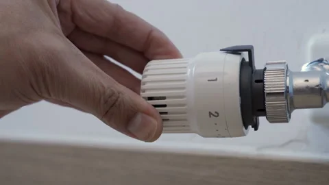 Thermostatic valve being adjusted Vidéo 286232158