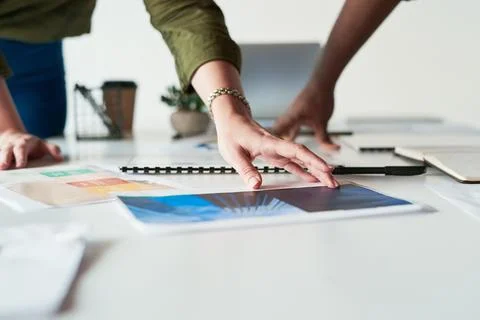 These apps help us keep track of all our progress. two unrecognizable 스톡 사진