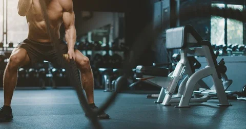 These ropes test him physically and mentally 動画素材 126791574