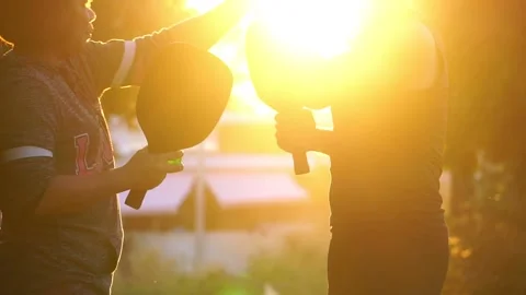 They were having fun playing pickleball at sunset 動画素材 231041078