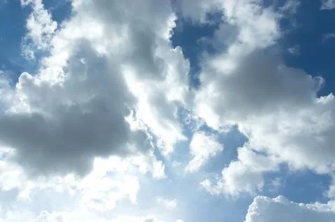 Thick clouds behind the hot sun. Beautiful white clouds in the bright blue .. Foto stock