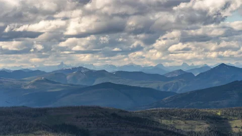 Thick clouds moving over vast mountain landscape in Montana Stock-Footage 167249864