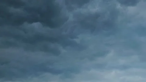 Thick clouds in the sky in the evening 動画素材 201271050