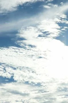 Thick clouds in summer blue sky. Cloudy bright beauty in the sun, bright an.. 스톡 사진