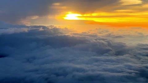 Thick clouds viewed from airplane window during sunset Vídeos de archivo 133156361