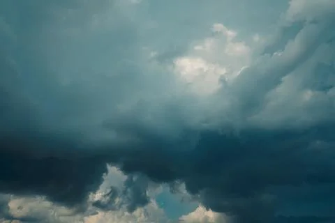 Thick dark clouds fill sky, showing signs of approaching storm. mix of gray a 库存照片