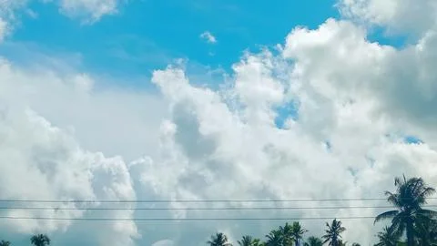 Thick Dramatic Clouds Over Countryside Village At Midday Stock-Fotos