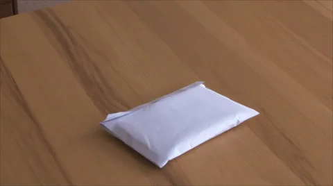 Thick envelope with a large sum of money to lie on the table Vídeos de archivo 58960286