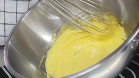 Thick yellow pastry cream mixed in a stainless steel bowl. Видео 339201391