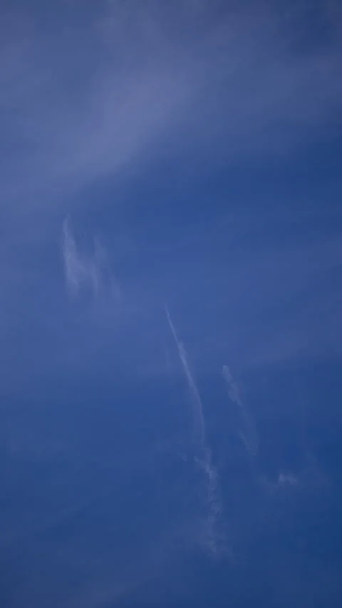 Thin clouds overhead blue sky vertical timelapse Stock Footage 330367847