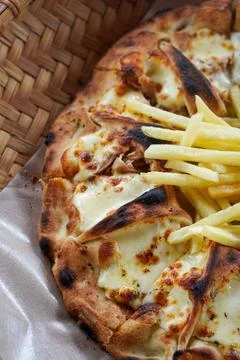 Thin-crust pizza with melted mozzarella Foto stock