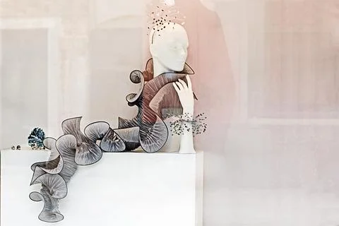 Thin gray-white wavy ball on a mannequin with decorations. style and fashio.. Stock Photos