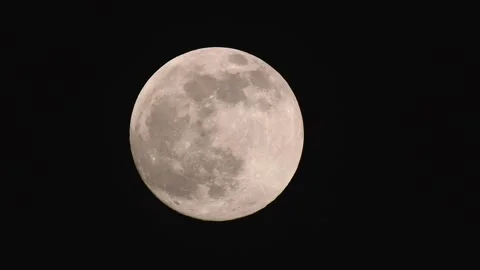 Thin layer of Clouds paasing through Full moon Stock Footage 319148632