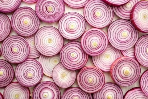 Thin onion rings. Background of thin onion rings Foto stock