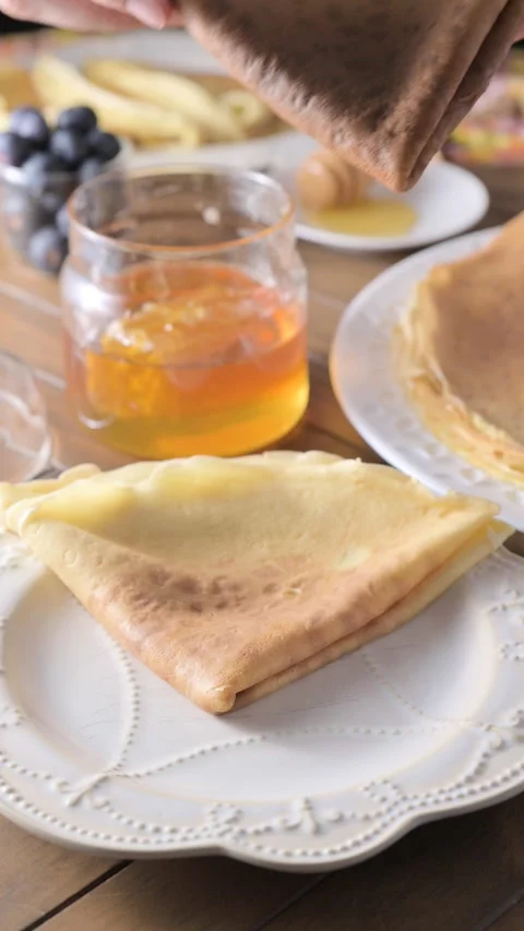 Thin Russian pancakes adorned with fresh berries in this mouthwatering culinary 스톡 동영상 267106711
