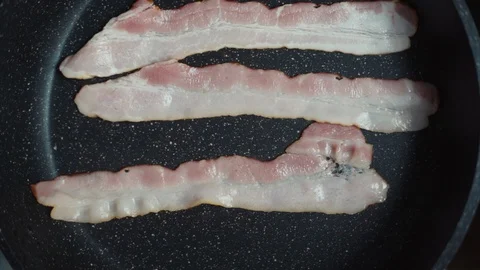 Thin Striped Bacon Fries On A Pan Vidéo 122191283
