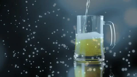 Thin vertical stream entering frame, filling clear glass mug, forming foam, Video stock 321889749
