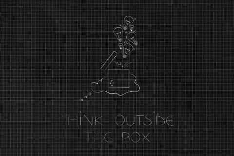 Think outside the box tthought bubble with parcel and ideas breaking free fro Ilustração Stock