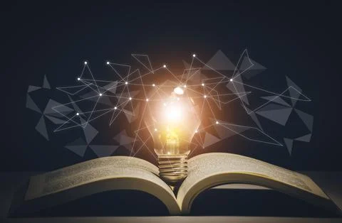 Thinking and creative concept, Light bulb on the Book and light bulb style bo Foto stock