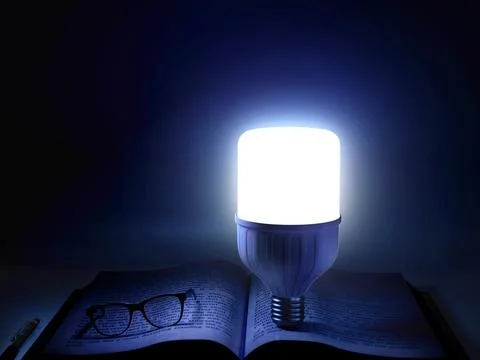 Thinking and creative glowing lightbulbs Learning from book or textbooks Illustrazione stock