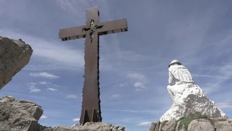 Thinking Christ and Mountain Cross from behind - Cristo Pensante Video stock 76788501