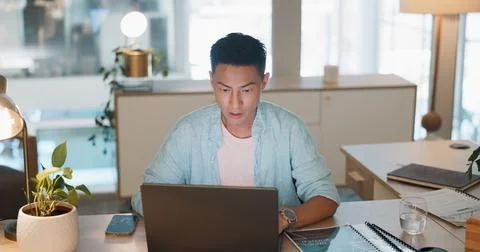 Thinking, data analysis or business asian man with computer for company growth Foto stock