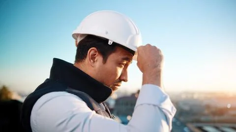 Thinking, man and engineer with helmet for construction, vision and archite.. Foto stock