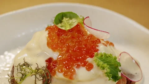 Thinly sliced radish added to the benedict egg toast  스톡 동영상 151295494