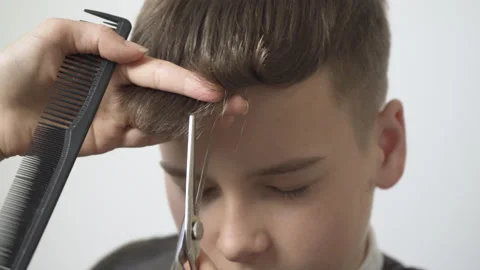 Thinning bangs with thinning scissors close-up. Stock Footage 148191939