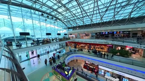 Third-level view of the vast open expanse of Centro Comercial Vasco da Gama mall Vídeo Stock 276707085
