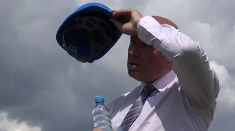 Thirsty Businessman Engineer Taking Off Hardhat and Drinking Fresh Cold Water. Video stock 67419202