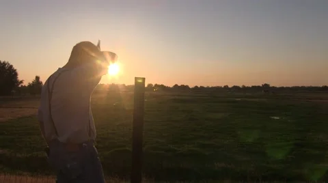 Thirsty farmer rests Video stock 41758743