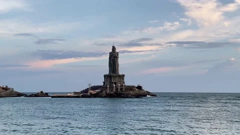 Thiruvalluvar Statue at evening Vídeos de archivo 220186002