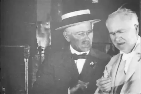 Thomas Edison_making light bulbs 2 Video stock 247774615