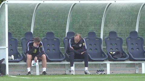 Thomas Tuchel leads England's training session ahead of Prague departure - cuta Stock Footage 346610322