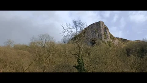 Thor's Cave Rock Formation in the Peak District, England (1st may 2021) 库存影片 343470079