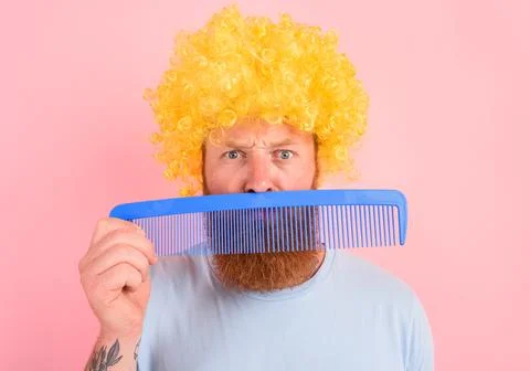 Thoughtful man with beard, yellow peruke and big comb Foto stock