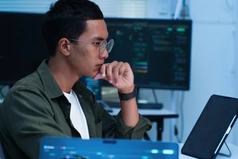 Thoughtful Programmer Working on Digital Code Stockfoto's