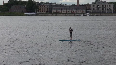 Thoughtful surfer, Riga, river Daugava, Latvia Vídeo Stock 65108894