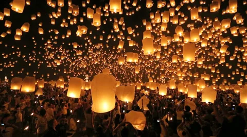 Thousand of sky lanterns release at Loi Krathong celebration Stock Footage