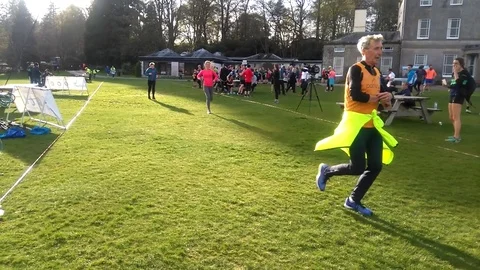 Thousands across UK run 3.7 miles in memory of Matt Campbell Vídeos de archivo 106318980