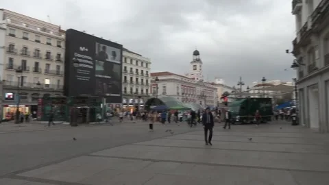 Thousands camp out in Madrid for fourth night over housing crisis, Madrid, ES -  Video stock 346754414