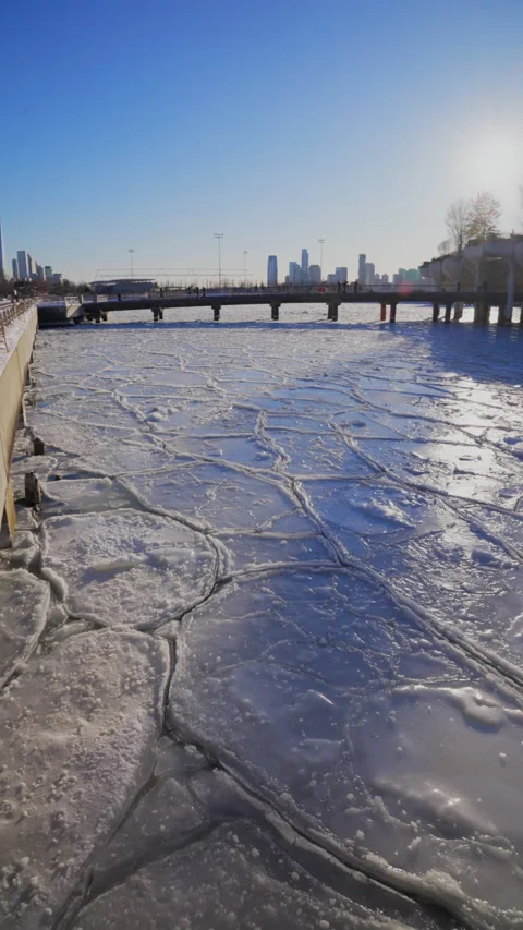 Thousands of ice floes wrap up the Little Island Park on Hudson River 動画素材 336695517