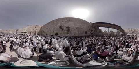 Thousands of Jews practice the Priestly Blessing   Stock Footage 62710601