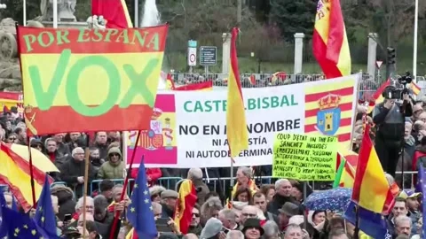 Thousands in Madrid call for Spain PM to resign over Catalan separatists' amnest Stock Footage 267413455