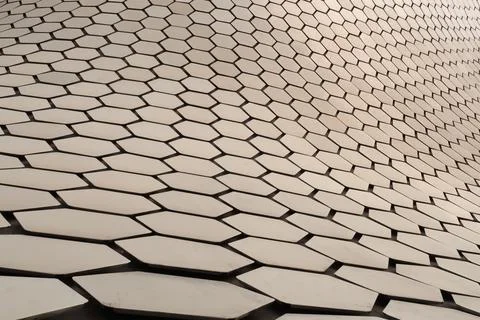 Thousands of metal hexagons form the facade of the famous Soumaya Museum in.. Foto stock