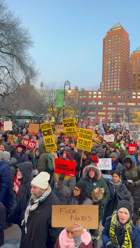 Thousands of NYC protesters demand end to ICE operations in Minneapolis Video stock 332488640