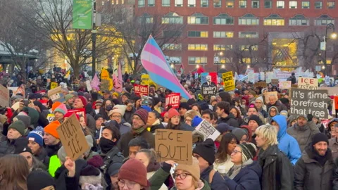 Thousands of NYC protesters demand end to ICE operations in Minneapolis Stock Footage 332495334