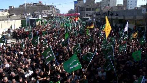 Thousands of pilgrims perform "Twairij Run" to Imam Hussein's Shrine in Ashura Stock Footage 119674381